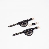 Черные кожаные наручники с клепками, кольцами и золотистой фурнитурой - Crazy Handmade - купить с доставкой в Салавате