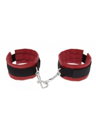 Красно-чёрные полиуретановые наручники Luxurious Handcuffs - Blush Novelties - купить с доставкой в Салавате