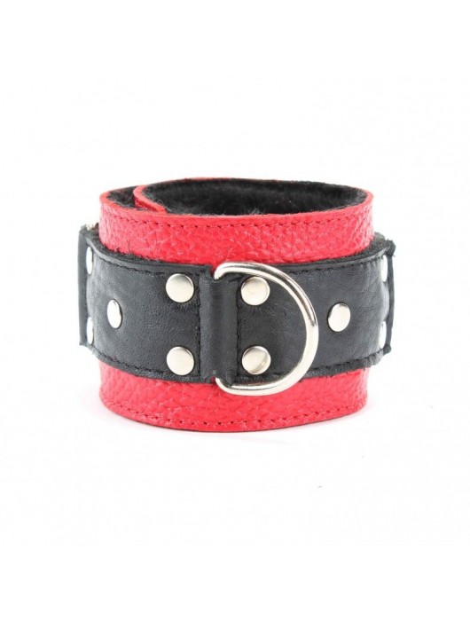 Красно-чёрные кожаные наручники с меховым подкладом - БДСМ Арсенал - купить с доставкой в Салавате